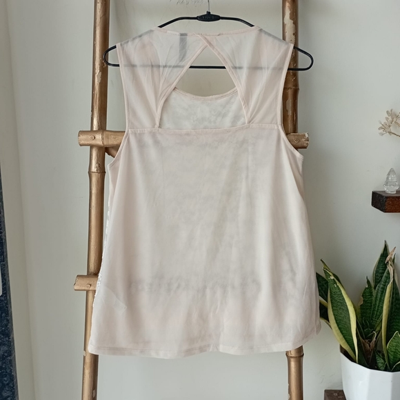 ♥️ H&M Lace Nude Top - Picture 3 of 11